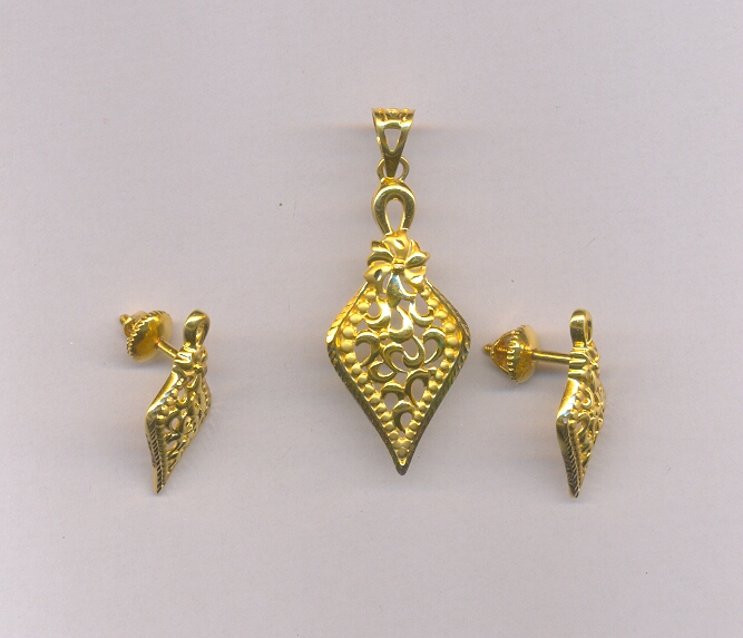 GOLD HALF SET PENDENT CASTING EXCLUSIVE