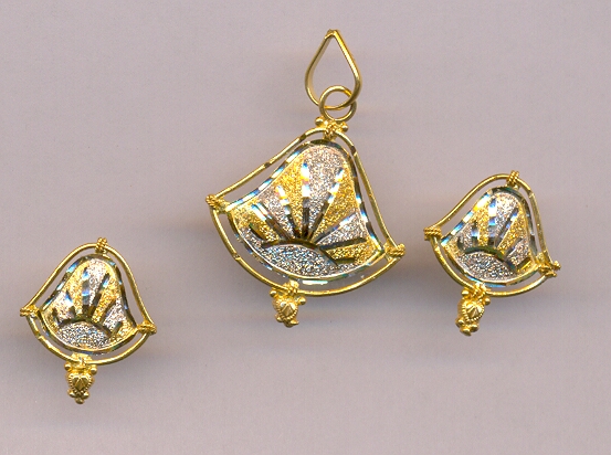 GOLD HALF SET PENDENT CASTING FANCY