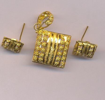 GOLD HALF SET PENDENT CASTING FANCY