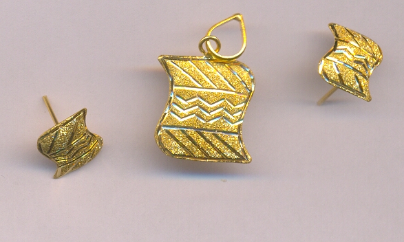 GOLD HALF SET PENDENT CASTING FANCY