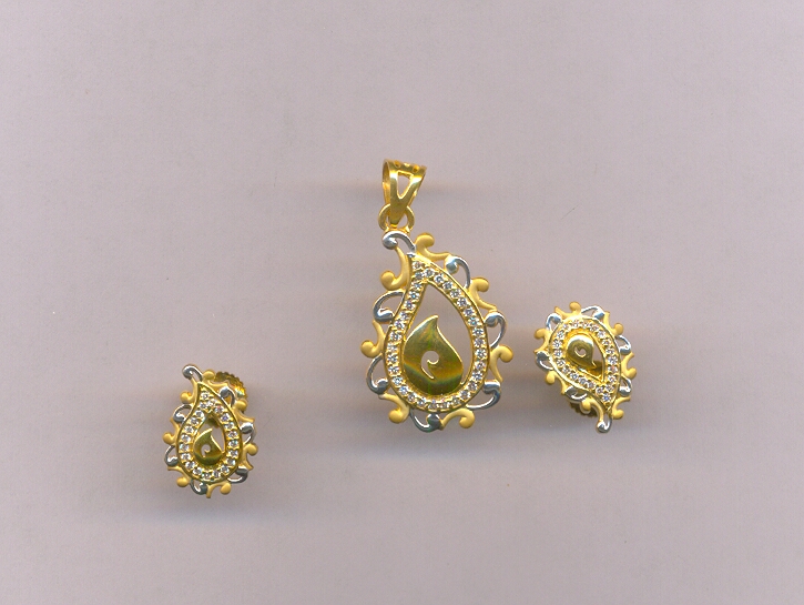 GOLD HALF SET PENDENT CASTING FANCY