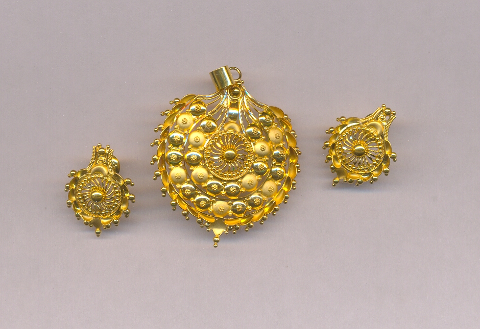 GOLD HALF SET PENDENT CASTING FANCY