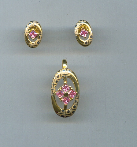 GOLD HALF SET PENDENT DESIGNER EXCLUSIVE
