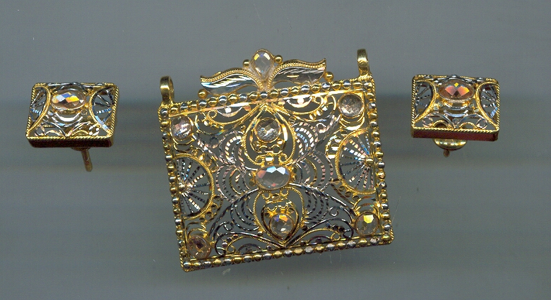 GOLD HALF SET PENDENT DESIGNER GENERAL