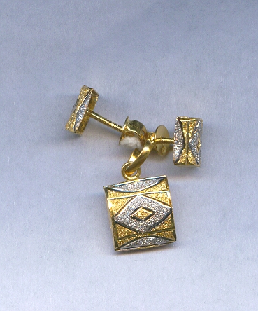 GOLD HALF SET PENDENT DESIGNER GENERAL