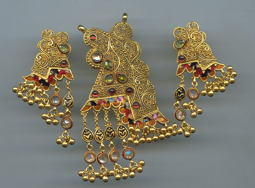 GOLD HALF SET PENDENT DESIGNER GENERAL