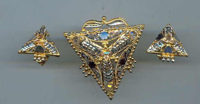 GOLD HALF SET PENDENT DESIGNER GENERAL