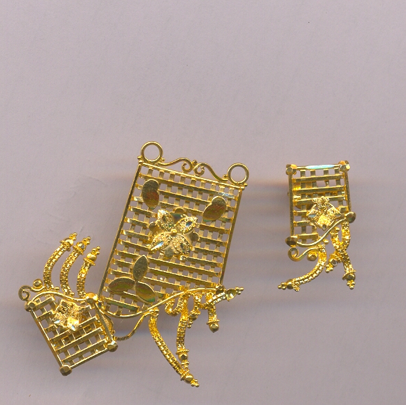 GOLD HALF SET PENDENT IMPORTED
