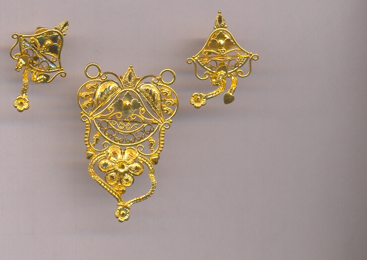 GOLD HALF SET PENDENT IMPORTED