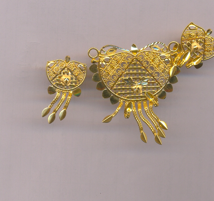 GOLD HALF SET PENDENT IMPORTED