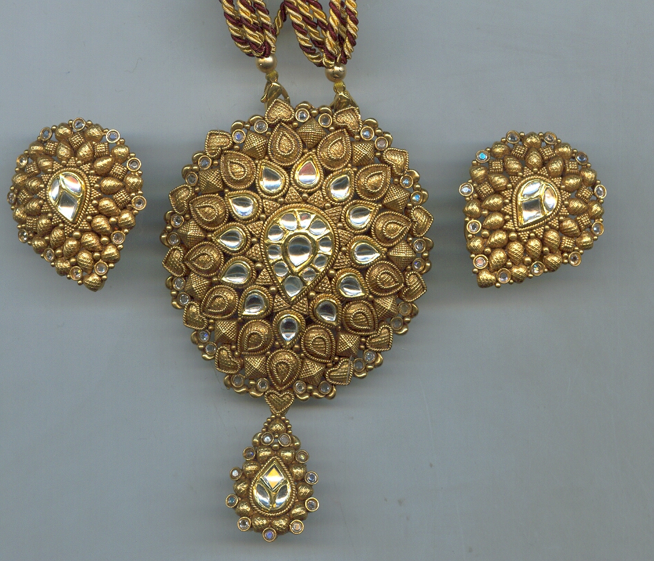 GOLD HALF SET PENDENT KUNDAN EXCLUSIVE
