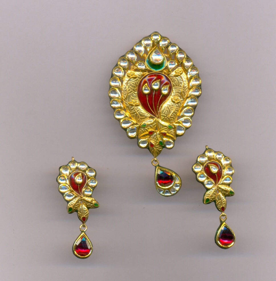 GOLD HALF SET PENDENT KUNDAN EXCLUSIVE