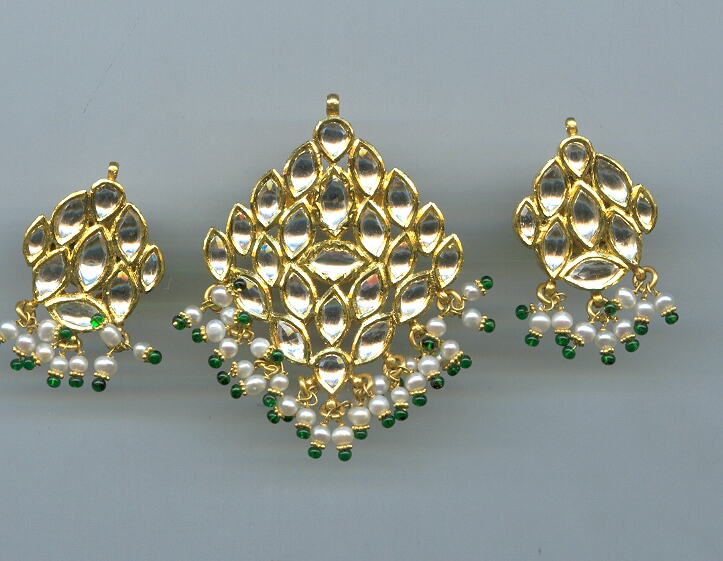 GOLD HALF SET PENDENT KUNDAN EXCLUSIVE