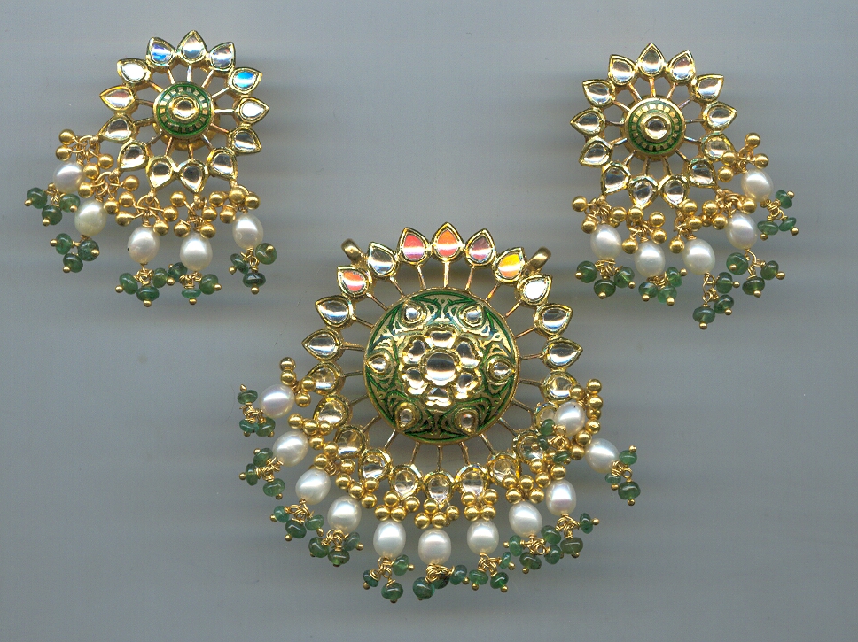 GOLD HALF SET PENDENT KUNDAN EXCLUSIVE