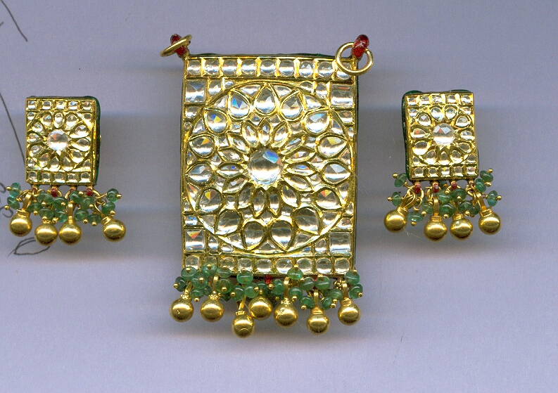 GOLD HALF SET PENDENT KUNDAN EXCLUSIVE