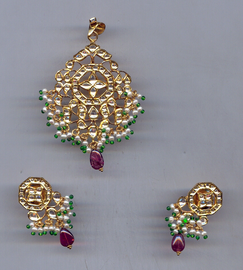 GOLD HALF SET PENDENT KUNDAN EXCLUSIVE
