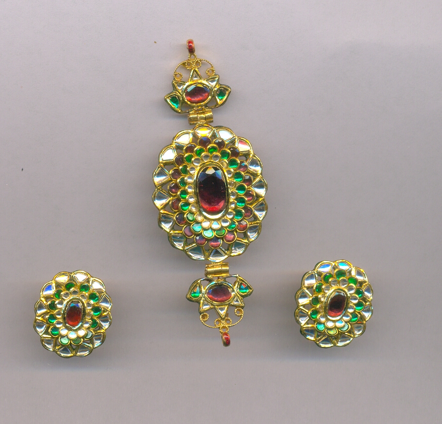 GOLD HALF SET PENDENT KUNDAN FANCY