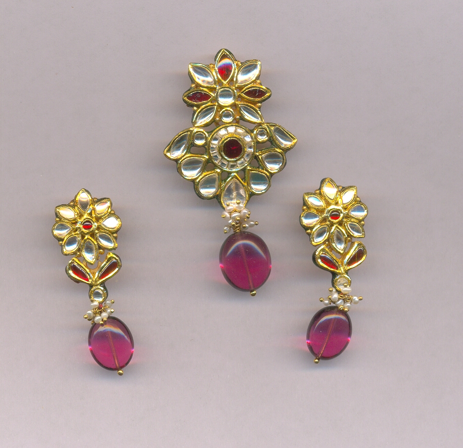 GOLD HALF SET PENDENT KUNDAN FANCY