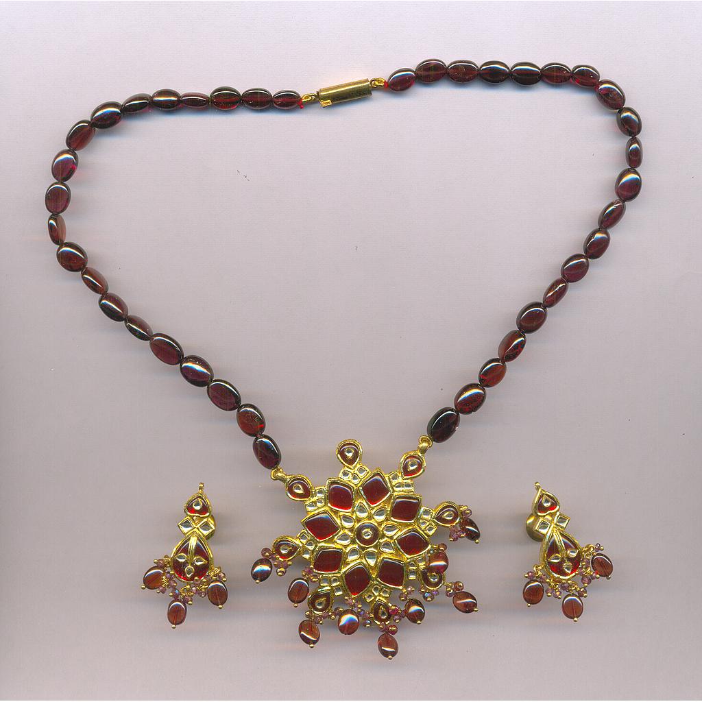 GOLD HALF SET PENDENT KUNDAN FANCY