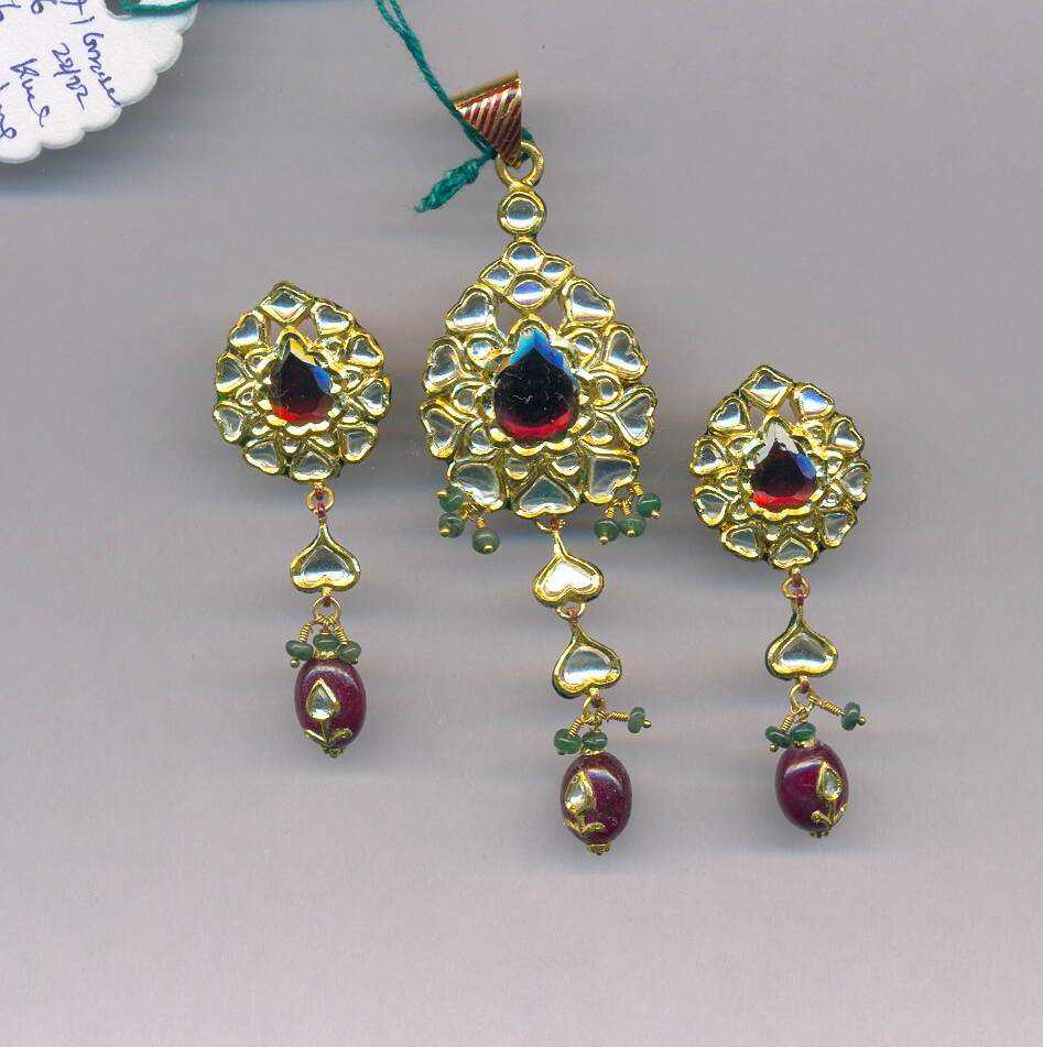 GOLD SET PENDENT KUNDAN