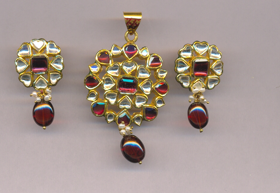 GOLD SET PENDENT KUNDAN