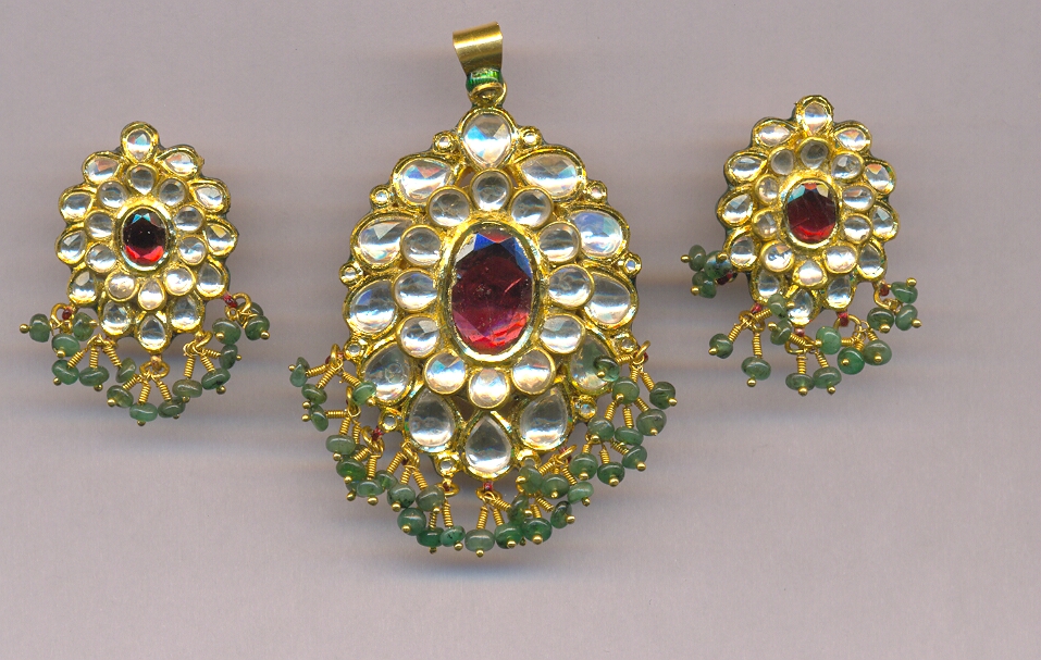 GOLD HALF SET PENDENT KUNDAN GENERAL