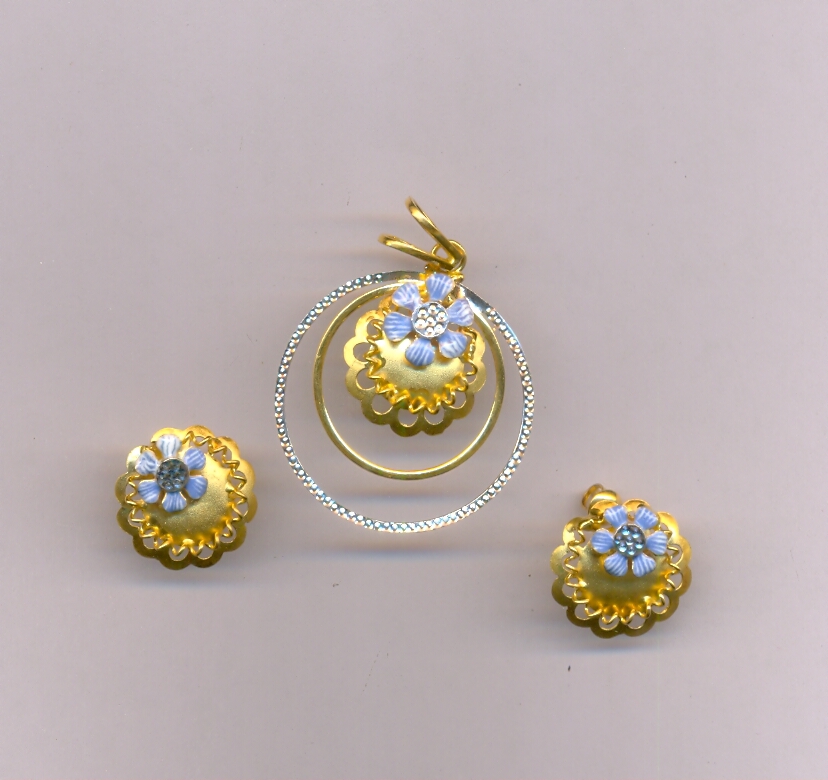 GOLD HALF SET PENDENT PLAIN EXCLUSIVE
