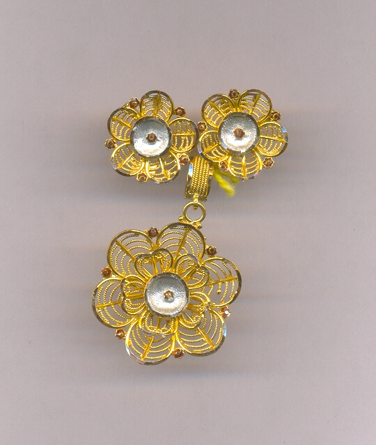 GOLD HALF SET PENDENT PLAIN EXCLUSIVE