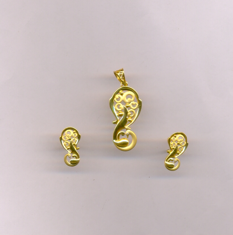 GOLD HALF SET PENDENT PLAIN EXCLUSIVE