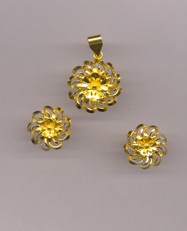 GOLD HALF SET PENDENT PLAIN EXCLUSIVE
