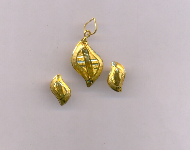 GOLD HALF SET PENDENT PLAIN EXCLUSIVE