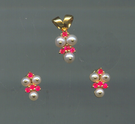 GOLD HALF SET PENDENT PLAIN EXCLUSIVE