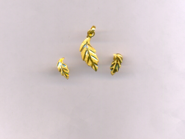 GOLD HALF SET PENDENT PLAIN EXCLUSIVE
