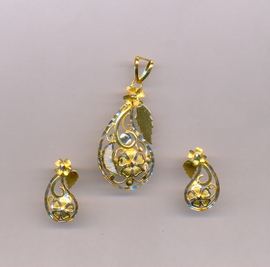 GOLD HALF SET PENDENT PLAIN EXCLUSIVE