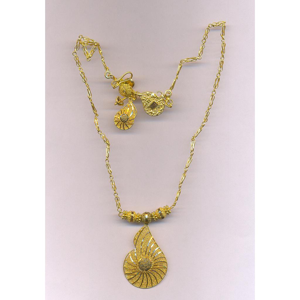 GOLD HALF SET PENDENT PLAIN EXCLUSIVE