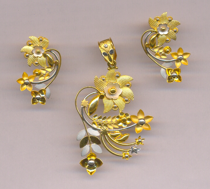 GOLD HALF SET PENDENT PLAIN EXCLUSIVE