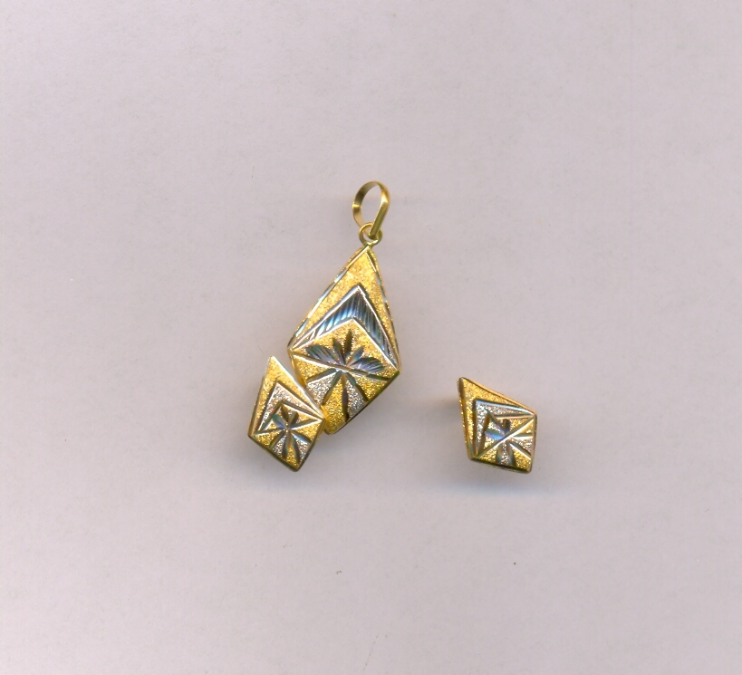 GOLD HALF SET PENDENT PLAIN EXCLUSIVE
