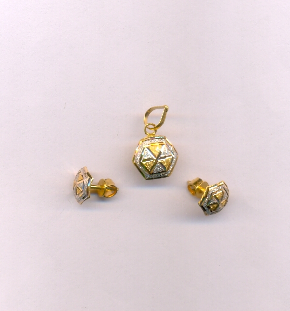 GOLD HALF SET PENDENT PLAIN EXCLUSIVE