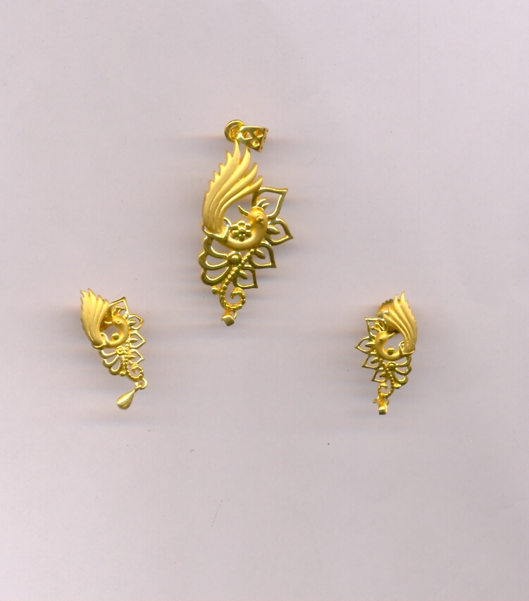 GOLD HALF SET PENDENT PLAIN EXCLUSIVE