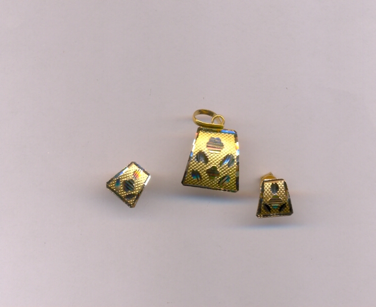 GOLD HALF SET PENDENT PLAIN EXCLUSIVE