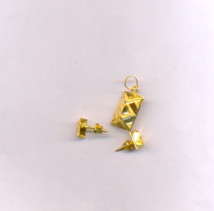 GOLD HALF SET PENDENT PLAIN EXCLUSIVE