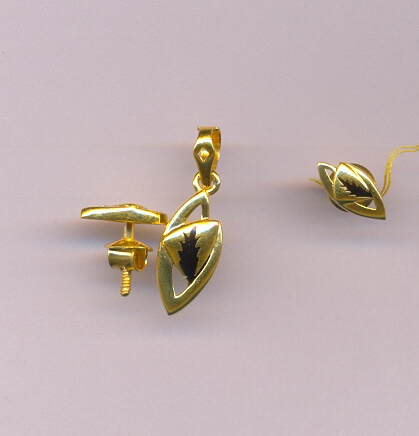 GOLD HALF SET PENDENT PLAIN EXCLUSIVE
