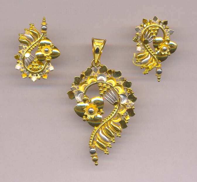 GOLD HALF SET PENDENT PLAIN EXCLUSIVE