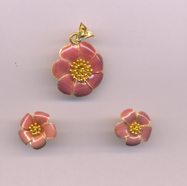 GOLD HALF SET PENDENT PLAIN EXCLUSIVE