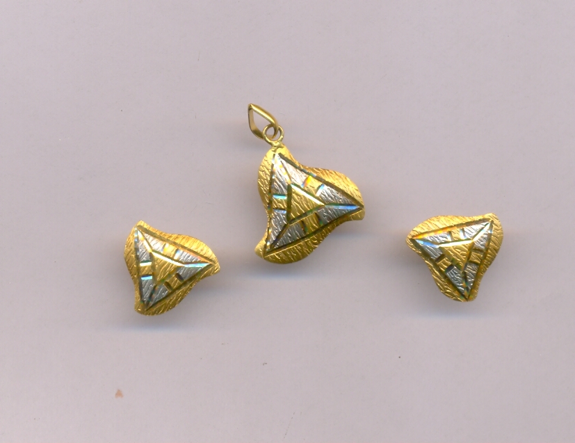 GOLD HALF SET PENDENT PLAIN EXCLUSIVE