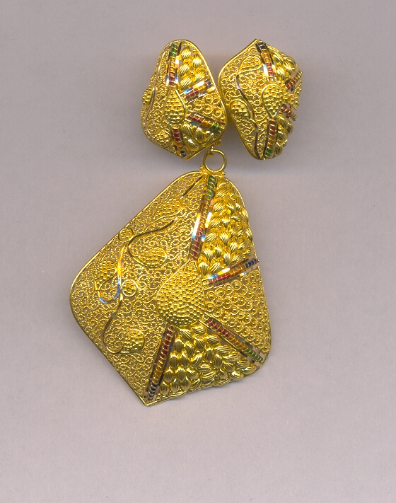 GOLD HALF SET PENDENT PLAIN EXCLUSIVE