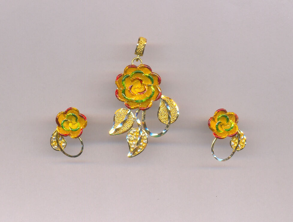 GOLD HALF SET PENDENT PLAIN EXCLUSIVE