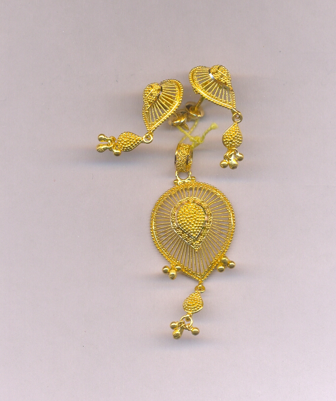 GOLD HALF SET PENDENT PLAIN EXCLUSIVE