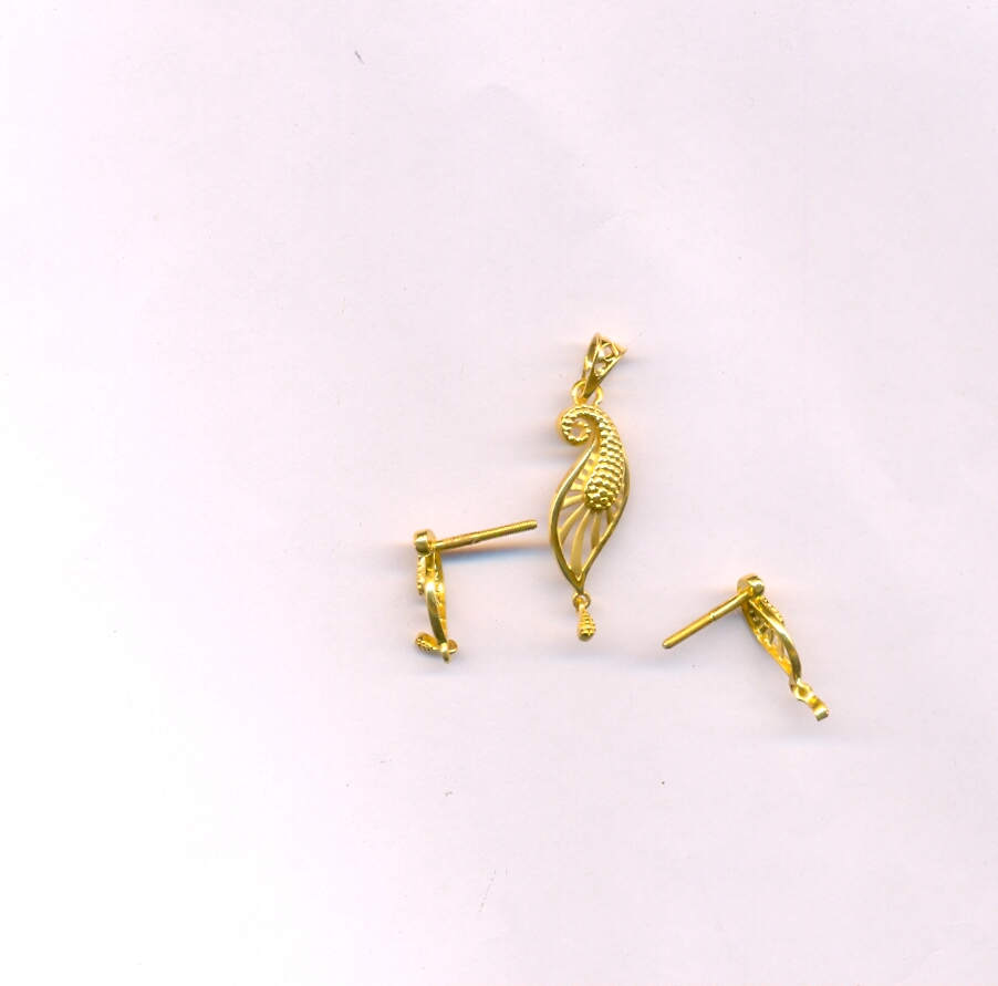 GOLD HALF SET PENDENT PLAIN EXCLUSIVE