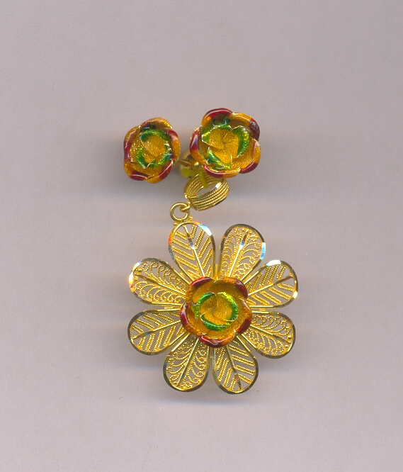 GOLD HALF SET PENDENT PLAIN EXCLUSIVE